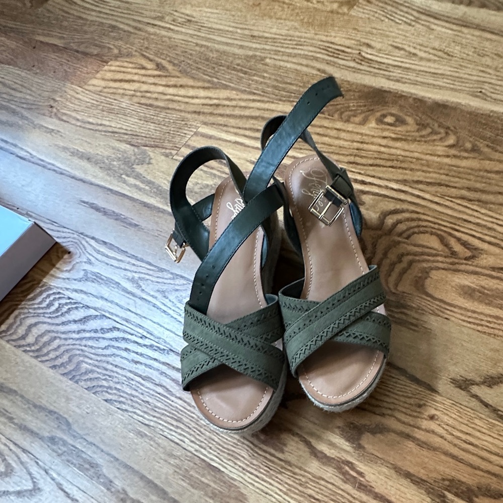 Size 10 wedges
